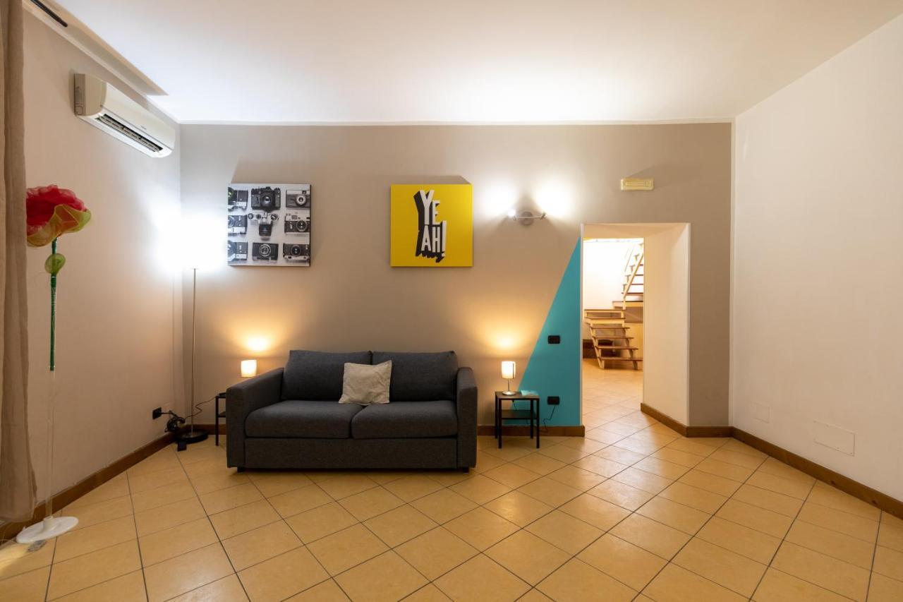 Colored House Until 7 People Above Sqplebiscito Neapel